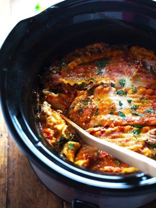 Super Easy Skinny Veggie Crockpot Lasagna - a handful of simple ingredients for a healthy family dinner. | https://health-important.today